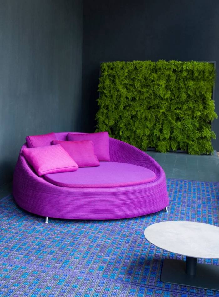 Vertikaler Garten -von-Paola-Lenti-Lounge-möbeldesign-neonfarben