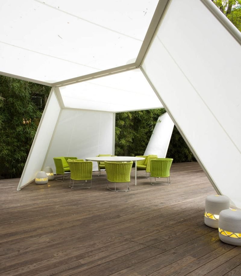 Design-Garten-Terrasse-Pool-Gartenpavillons-Sitzbereich-grüne-flechtsessel
