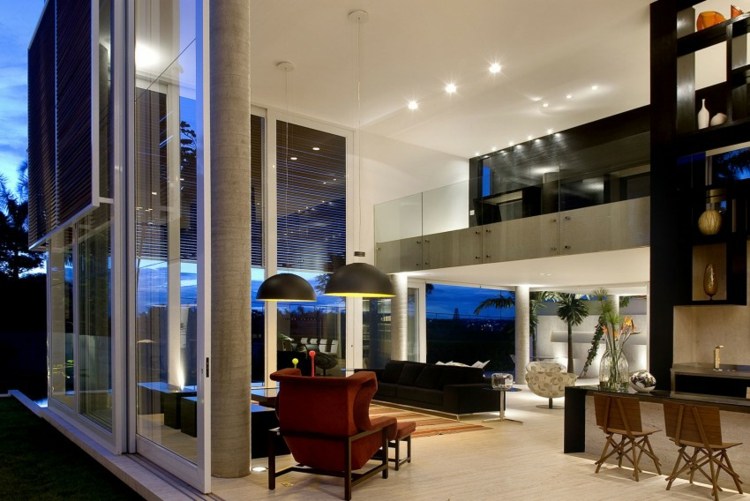 Wohnzimmer hohe Decke Luxus Villa Brasilien