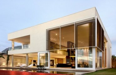 Einfamilienhaus mit Glasfassade Brasilien stilvolle moderne Architektur