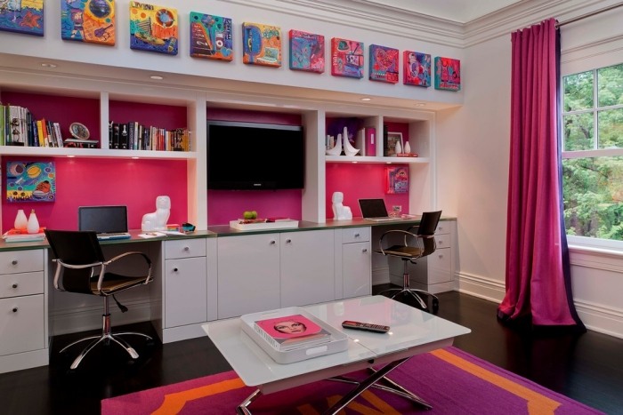 Farbgestaltung-Jungendzimmer-für-Mädchen-Schreibtisch-Stühle-Vorhänge-Lila