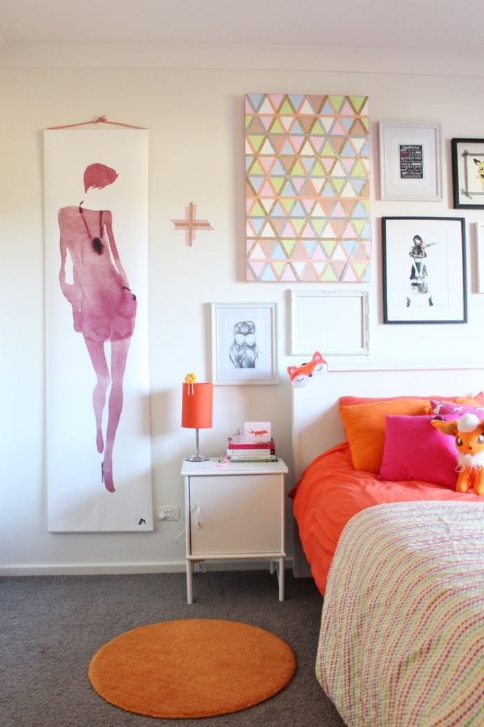 Farbgestaltung-Wanddeko-Aquarell-Bilder-Fußboden-Teppich-rund-orange