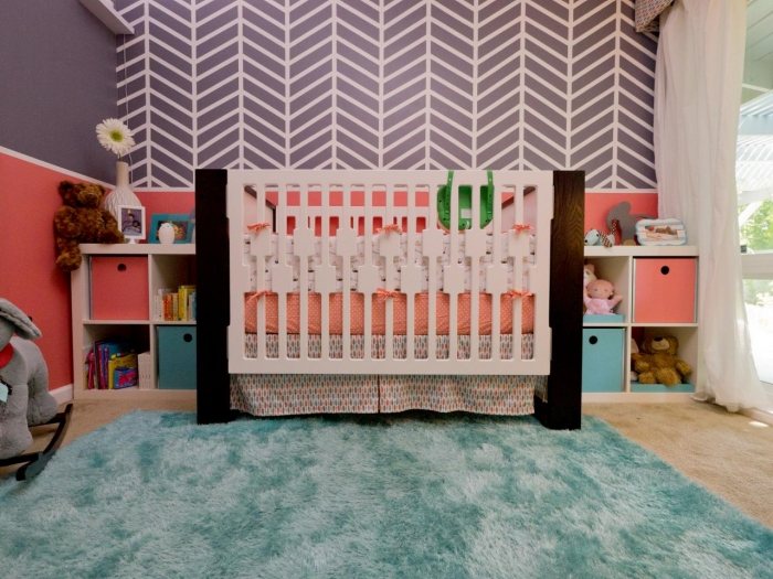 Farbgestaltung-babyzimmer-Wandmuster-Zick-Zack-pink-lila-kombinieren