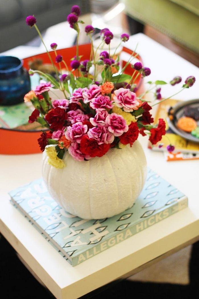 Herbst Tafeldeko weiß Kürbis Vase Blumendeko selber machen
