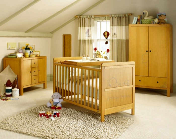 Holzmöbel-für-Kinderzimmer-Dachgeschoss-Zimmer