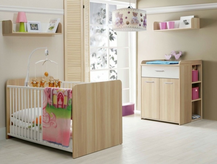 Holzoptik-Kinderzimmer-mit-heller-Ausstattung