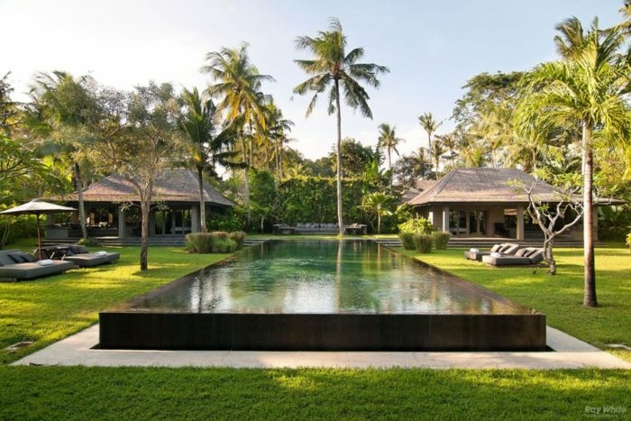 Im-Garten-Swimming-Pool-Bali-Haus