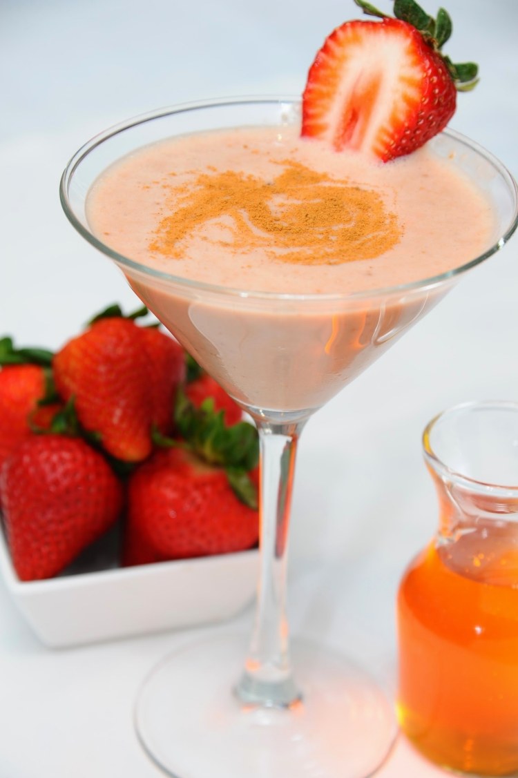 Jardin-de-Fraises-alkoholfreier-cocktail-erdbeeren-kefir-zimt