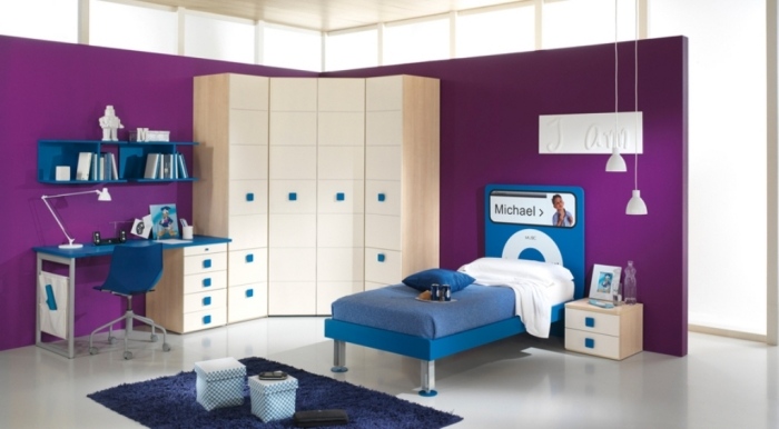 Jugendzimmer-Kinderzimmer-streichen-violett-intensiver-farbton