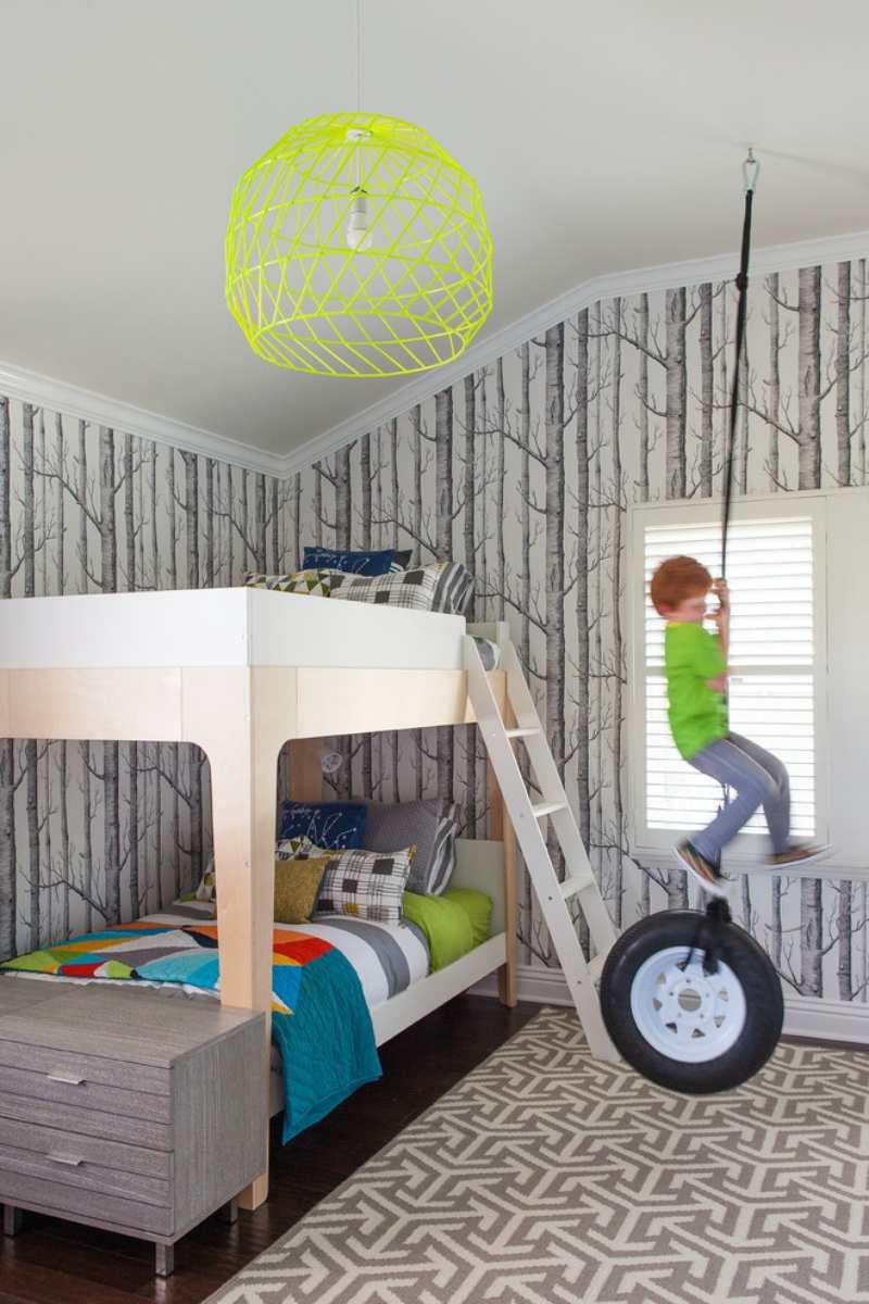 Kindertapeten-ideen-Jungenzimmer-Bäume-grafische-Darstellung-teppich-geometrische-motive