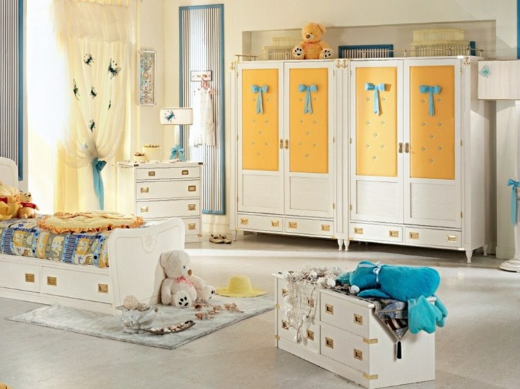 Kinderzimmer gestalten Ideen Kleiderschrank gelbe Farbe Puh der Bär