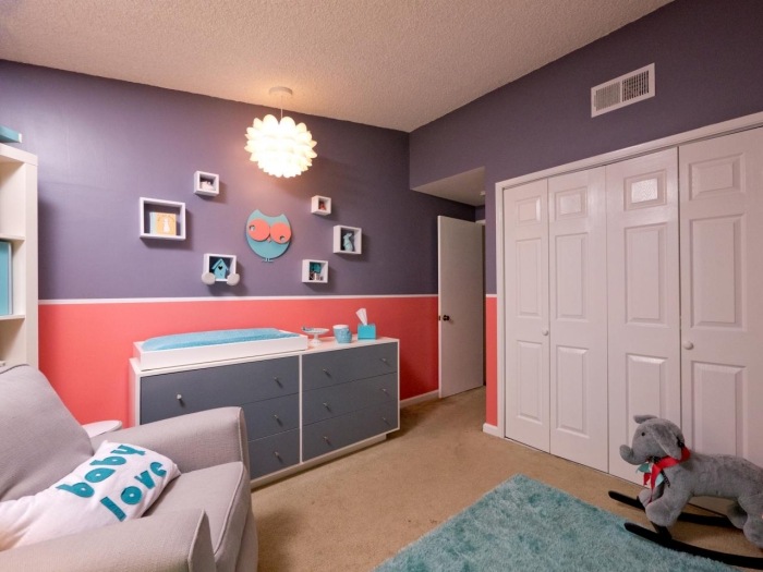 Kinderzimmer-streichen-lila-rosa-Farbkombination-Wandbordüren