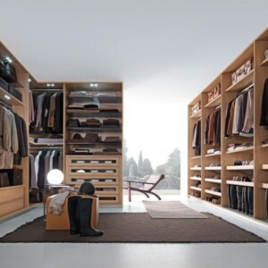 Garderobenschrank