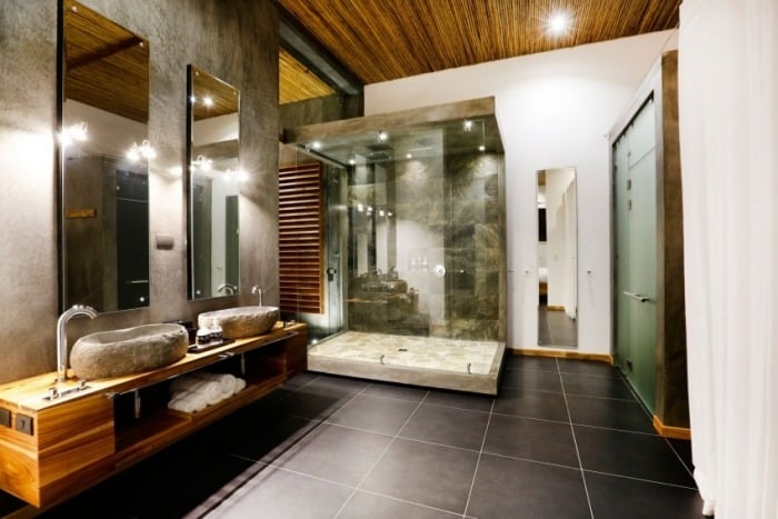 Kura-Design-Villa-interieur-badezimmer-waschtisch-tropisches-holz-begehbare-duschkabine