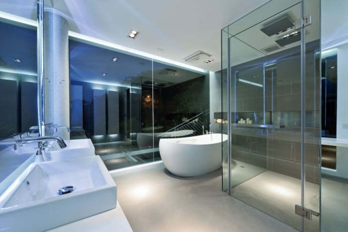 Luxus-Haus-modernisiert-Gestaltungskonzept-Gästezimmer-Badezimmer-Verglasung