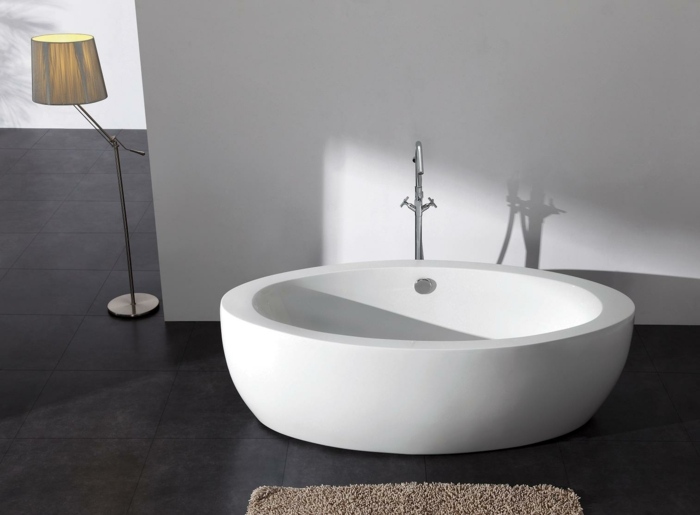 Naturstein-Badewanne-mit-moderner-Ausführung