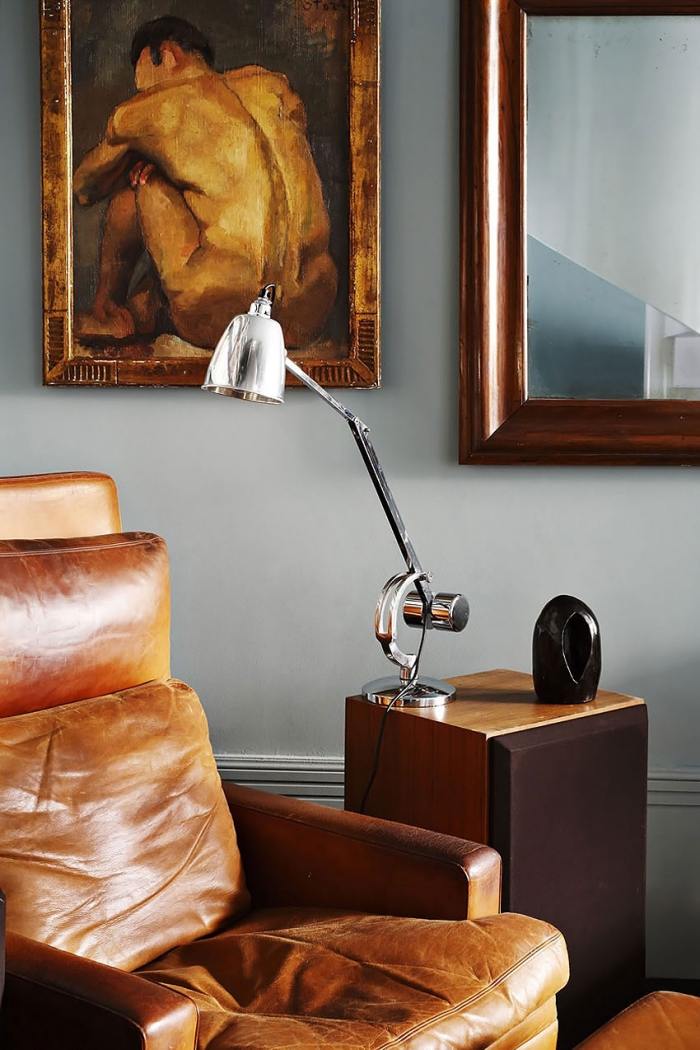 Privatwohnung-eklektisch-Interieur-in-warmen-Farben-Lounge-Sessel-Wandkunst