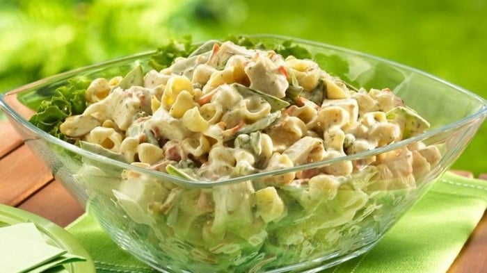 Rezepte mit Pasta Salat kalt servieren Nudeln Mais Hähnchenfleisch