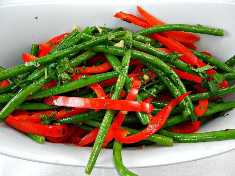 Salat grüne Bohnen Paprika rot lecker gesund Vorspeise