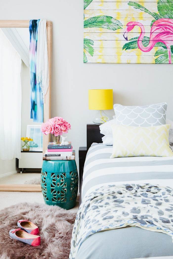 Schlafzimmer-gestalten-ideen-beach-style-modern-pinke-flamingos-wandgemälde