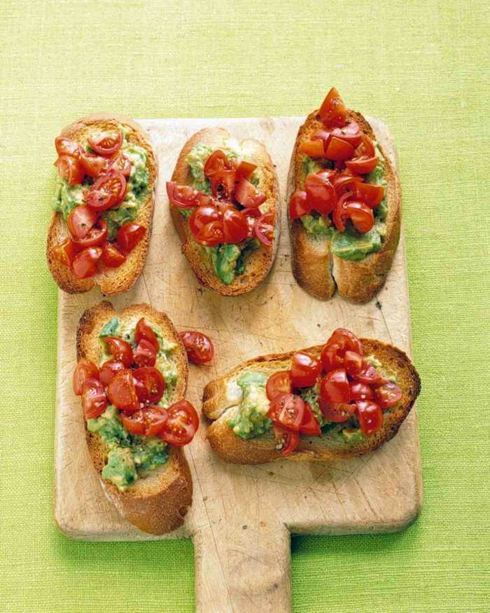 Tomaten-und-Avocado-Bruschetta