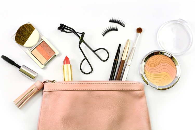Handtasche tragen Ideen Make-up Zubehör