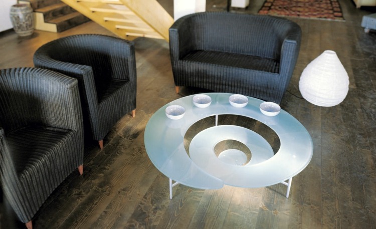 Wohnzimmertisch aus Glas origineller Spiral Form