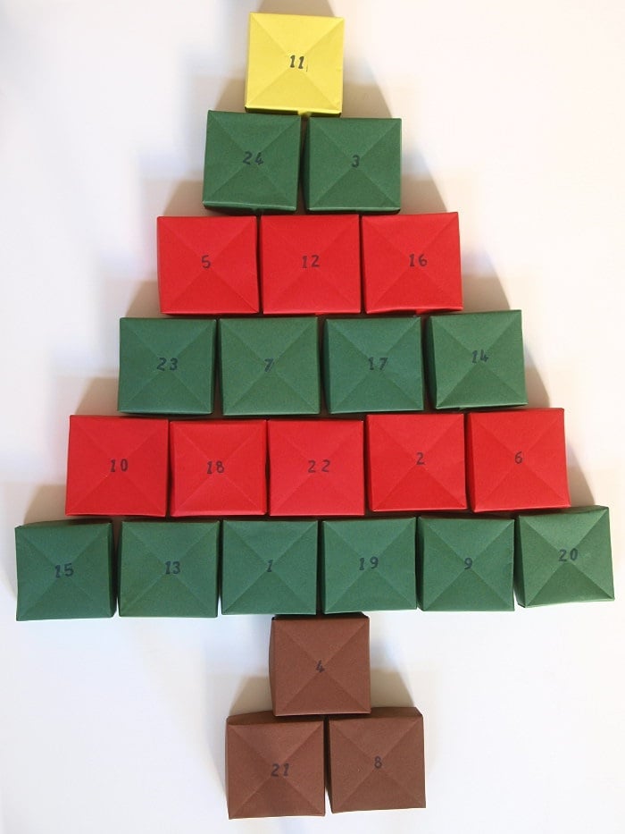 adventskalender schachteln buntes papier falten weihnachten tannenbaum