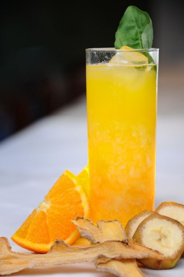banane-orangensaft-ingwer-alkoholfreier-cocktail