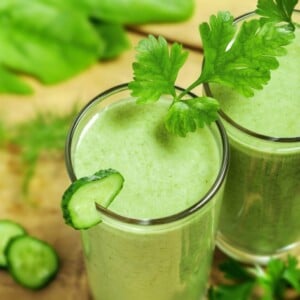 beim-Abnehmen-als-Diät-Smoothie-trinken