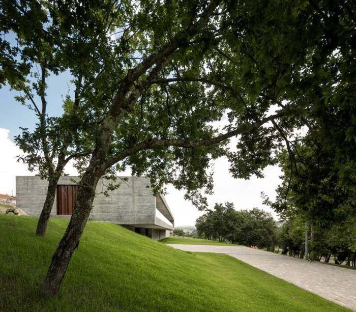 beton haus portugal garade rasen wohndesign architektur