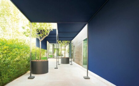 cabanne gartenpavillon blau design pergola minimalistisch stuetzen