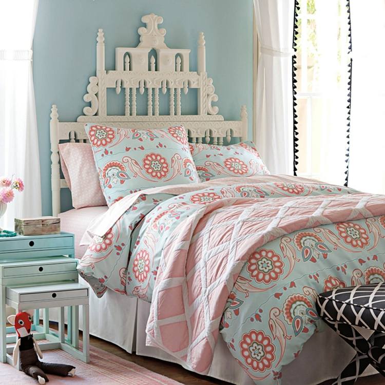 elegantes Mädchenzimmer einrichten Bettkopfteil in Form Schloss