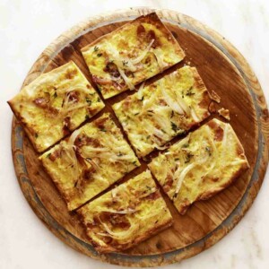 flammkuchen backen rezept zwiebeln schinken speck frischkäse