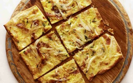 flammkuchen backen rezept zwiebeln schinken speck frischkäse