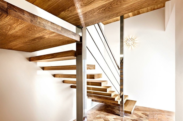 freitragende Holztreppe modern rustikal Eichenholz hergestellt