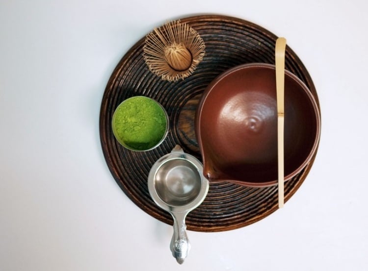 gruner-matcha-tee-geschenkset-japanische-zubereitung