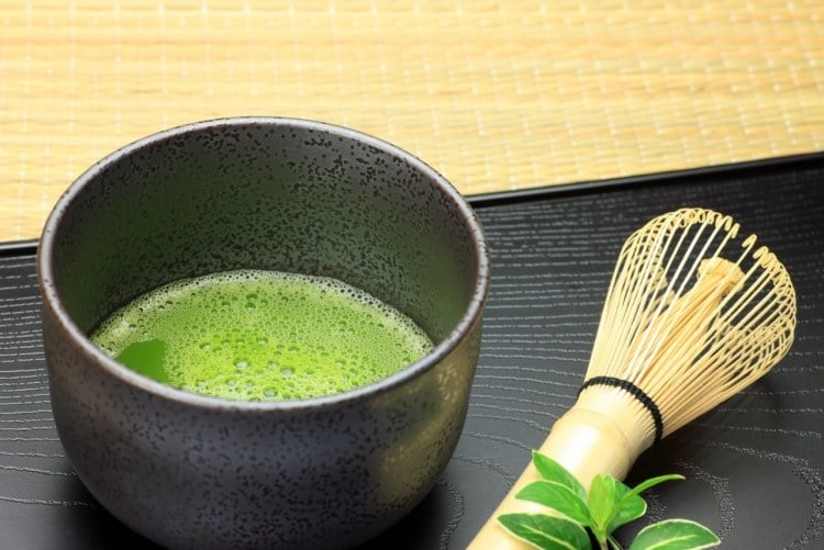 gruner-matcha-tee-japanischer-verfahren-zubereitung