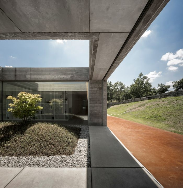haus in portugal beton design modern ausblick balkon