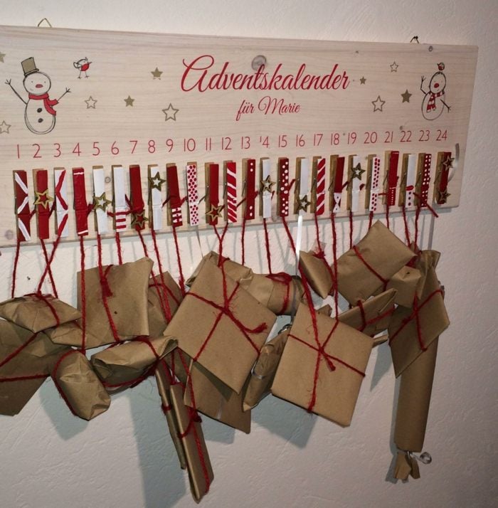 holzbrett adventskalender diy wäscheklammer geschenk idee weihnachten