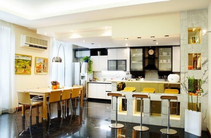 interieur möbel küche gelb weiß schwarz