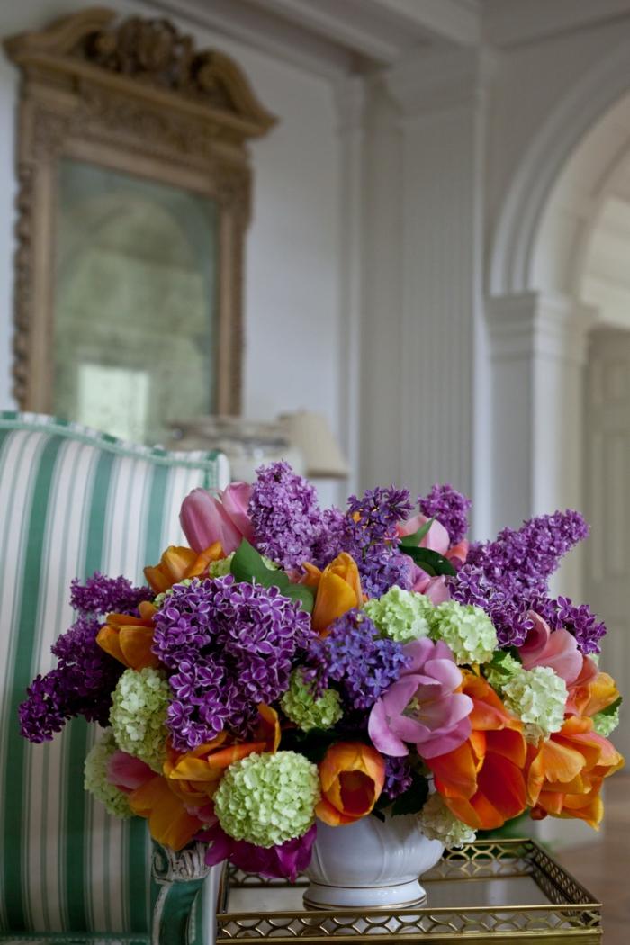 klassische-Einrichtung-Renaissance-Stil-Blumen-in-Vase