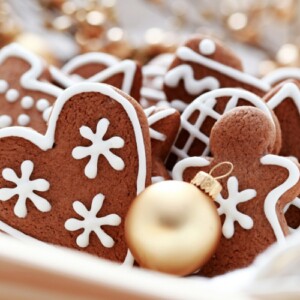 köstliche weihnachtsplätzchen lebkuchen glasur weiss dekoration