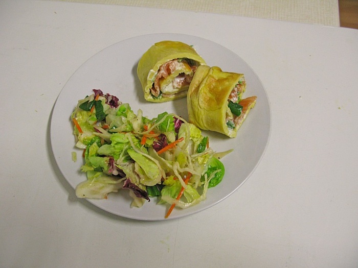 leckere-Idee-mit-Räucherlachs-und-grünem-Salat