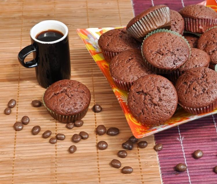 leckerer-Snack-für-Zwischendurch-muffins-mit-Schokostücken