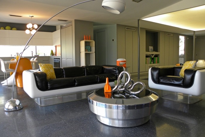 loft-stil-wohnzimmer-design-industrie-stil-ausgefallene-möbel-metall-couchtisch-rund