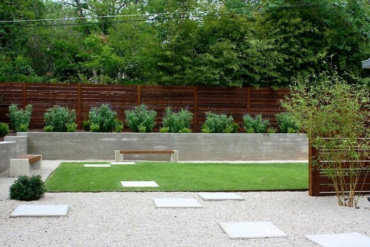 moderner Garten integrierte Pflanzkübel Zaun Holz