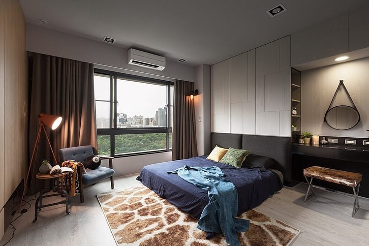 modernes-schlafzimmer-polsterbett-einbau-schrank-schminktisch-beleuchteter-spiegel