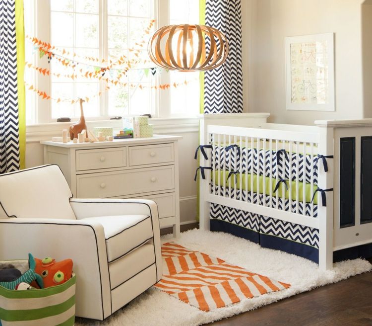 modernes stilvolles Babyzimmer orange dunkelblau weiß