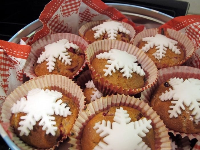 muffin-rezepte-weihnachtlich-dekoration-schneeflöckchen-festlich